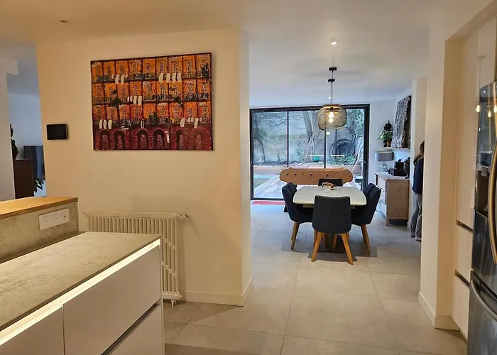 펜션 Nomade - Center 180m2, 4 Rooms, Garden & Pool