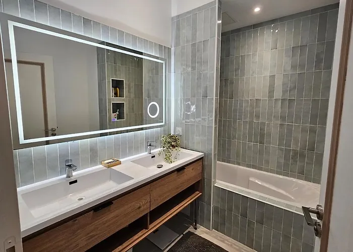 펜션 Nomade - Center 180m2, 4 Rooms, Garden & Pool 보르도