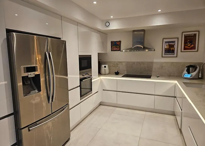 펜션 Nomade - Center 180m2, 4 Rooms, Garden & Pool