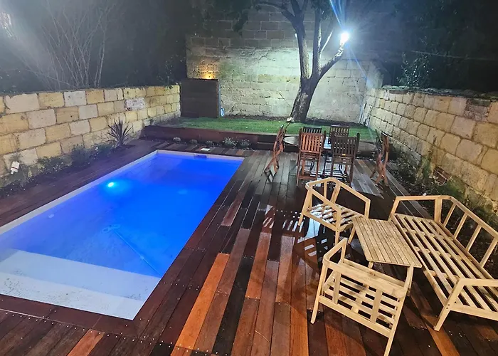 펜션 Nomade - Center 180m2, 4 Rooms, Garden & Pool 보르도